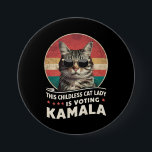Diese kinderlose Katze-Lady wählt Kamala Button<br><div class="desc">Diese kinderlose Katze-Lady wählt Kamala</div>