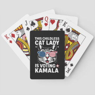 Diese kinderlose Katze-Lady wählt Kamala Spielkarten