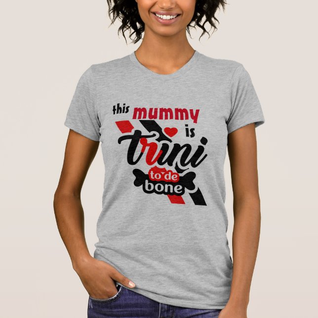 Diese Mama ist Trini bis zum Knochen T-Shirt (Vorderseite)