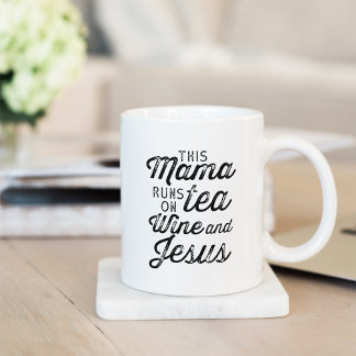 Diese Mama läuft auf Tee, Wein und Jesus Tasse