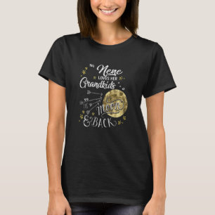 Diese Nene Liebe ihre Enkelkinder zum Mond. T-Shirt