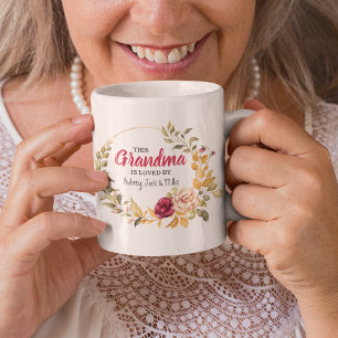 Diese Oma wird geliebt von Floraler Kranz Nana Kaffeetasse