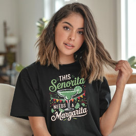 Diese Senorita braucht eine Margarita - Margarita  T-Shirt