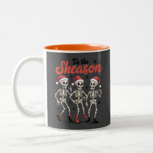Diese Weihnachtszeit tanzendes Skelett Familie  Zweifarbige Tasse