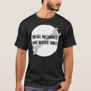 Dieselmechaniken haben größere Werkzeuge, dunkel T-Shirt
