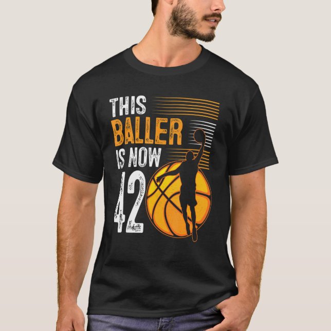 Dieser Baller ist jetzt 42 Jahre alt Basketball 42 T-Shirt (Vorderseite)