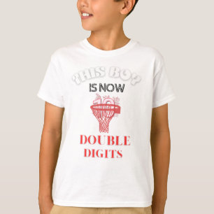 dieser Junge ist jetzt 10 zweistellige T - Shirt