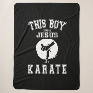 Dieser Junge läuft auf Jesus und Karate Kostümgesc Sherpadecke