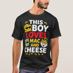 Dieser Junge liebt Mac und T-Shirt