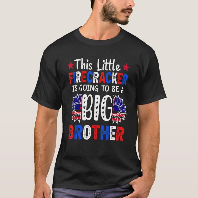 Dieser kleine Firecracker wird ein großer Bruder s T-Shirt (Vorderseite)