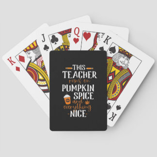 Dieser Lehrer läuft auf Kürbisgewürz und allem Spielkarten