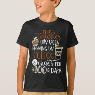 Dieser Lehrer läuft schon auf Kaffee und Chaos T-Shirt
