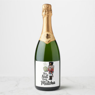 Dieser Nussknacker läuft auf Matcha Weihnachts-Nus