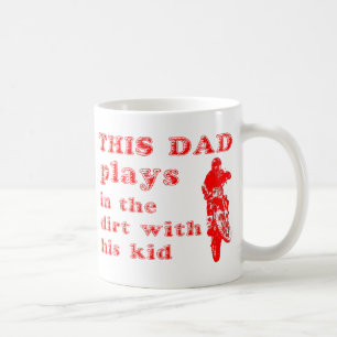 Dieser Papa fährt Motocross mit dem Dirtbike Tasse