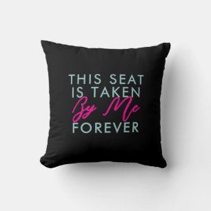 Dieser Sitzplatz wird als lustiges Geschenk für da Kissen