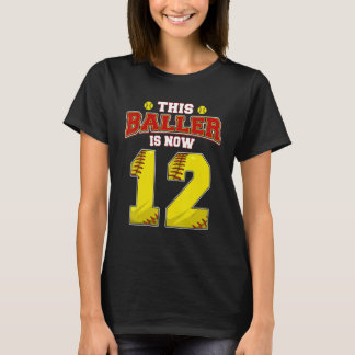 Dieser Softball-Baller ist jetzt 12 Jahre alt und T-Shirt
