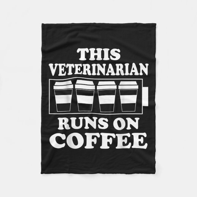 Dieser Tierarzt läuft auf dem Kaffee Grafik lustig Fleecedecke (Vorderseite)