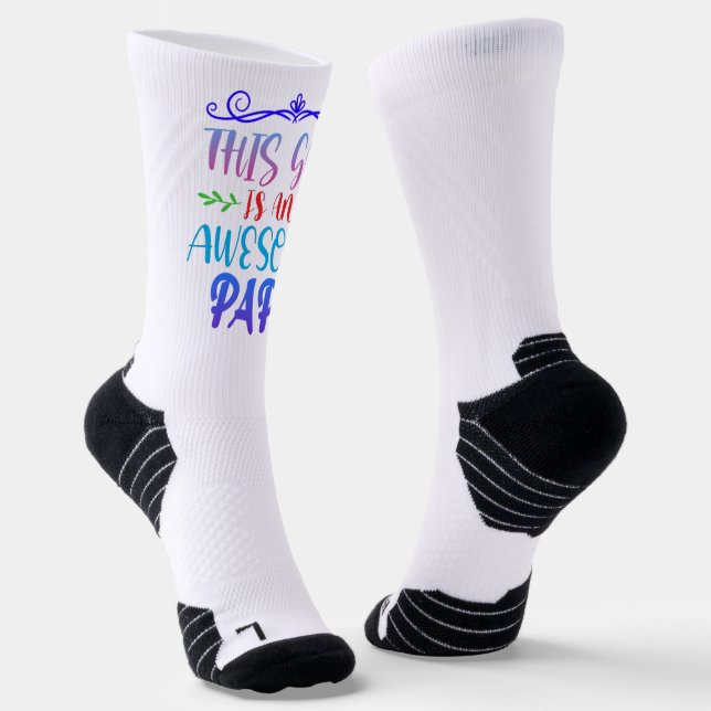 Dieser Typ ist ein Phantastischer Papa Socken (Gewinkelt)