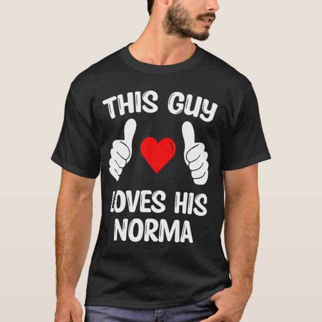 Dieser Typ Liebe seine Norma Girlfriend Ehefrau Va T-Shirt (Vorderseite)