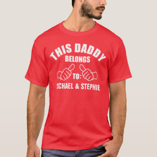 Dieser Vati gehört "addieren Namen " T-Shirt