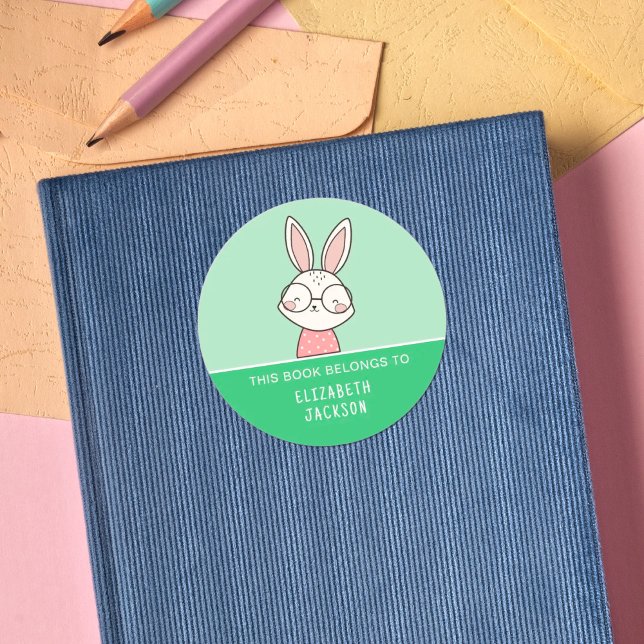 Dieses Buch gehört Niedlichen Kaninchenkindern Runder Aufkleber (Von Creator hochgeladen)