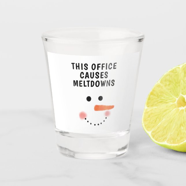 Dieses Büro verursacht Meltdowns Funny Sprichwort  Schnapsglas (Vorderseite)