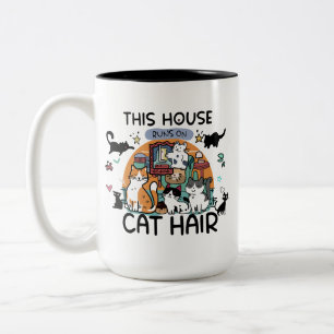 Dieses Haus läuft auf Katzenhaar Humor Zweifarbige Tasse