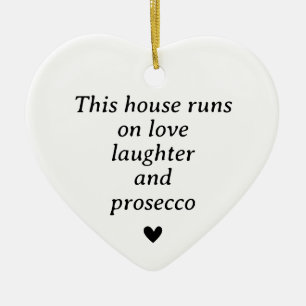 Dieses Haus steht unter Liebe, Lachen und Prosecco Keramik Ornament