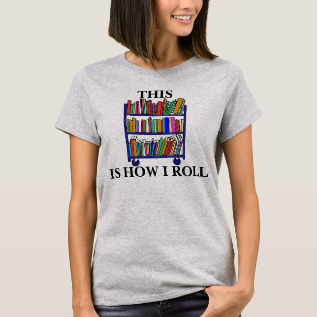 Dieses ist, wie ich den T - Shirt der Frauen rolle (Vorderseite)