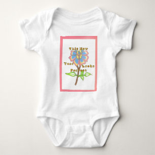 Dieses Jahr sieht perfekt aus.jpg Baby Strampler