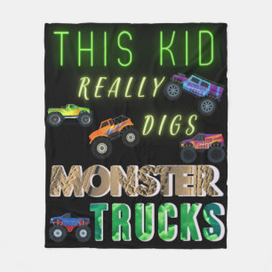 Dieses Kind bekommt wirklich Monster-LKW. Fleecedecke