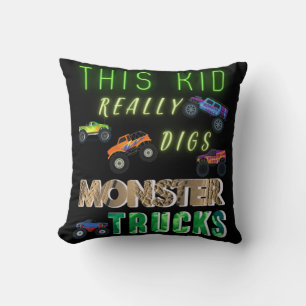Dieses Kind bekommt wirklich Monster-LKW. Kissen