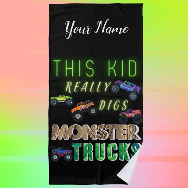 Dieses Kind bekommt wirklich Monster-LKW. Strandtuch (Von Creator hochgeladen)