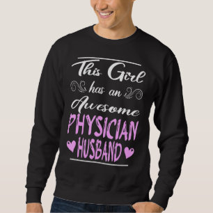 Dieses Mädchen hat ein Phantastisches medizinische Sweatshirt