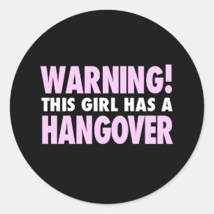 Dieses Mädchen hat Hangover Funny Print Runder Aufkleber