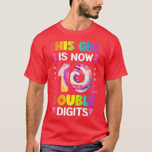 Dieses Mädchen hat jetzt 10 Doppelstühle Gefärbte T-Shirt