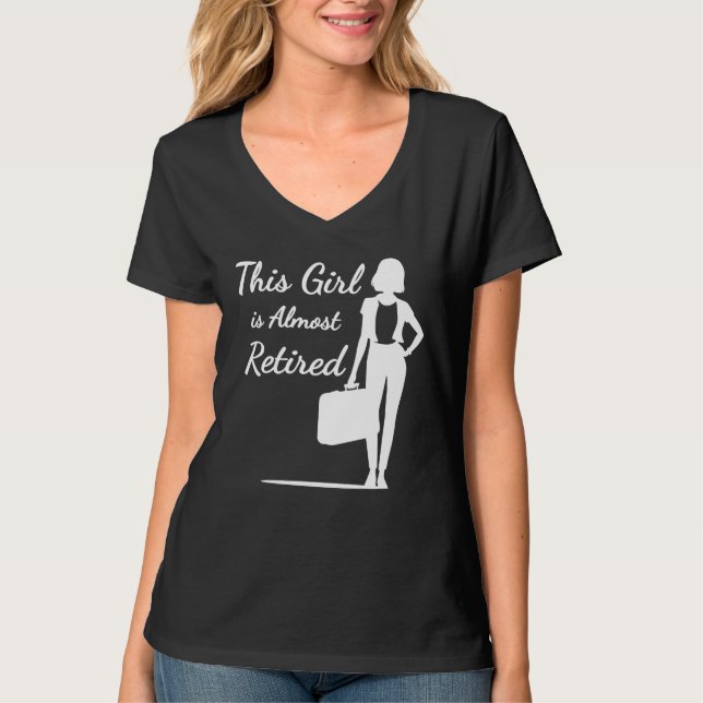 Dieses Mädchen ist fast ermüdete, lustige Rentneri T-Shirt (Vorderseite)
