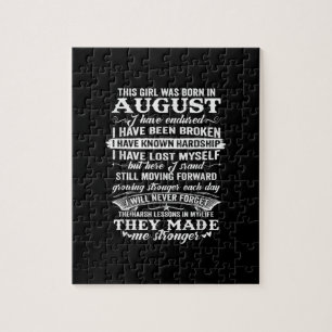 Dieses Mädchen ist im August geboren worden Geburt