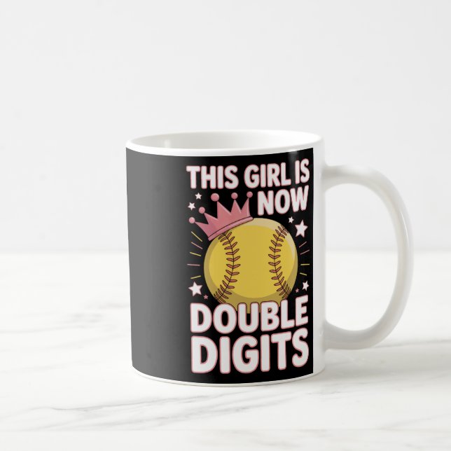 Dieses Mädchen ist jetzt 10 Double Digits Fastpitc Kaffeetasse (Rechts)