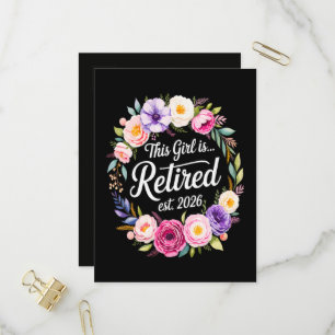 Dieses Mädchen ist Rentnerin 2026 Floral Rentnerin Einladungspostkarte
