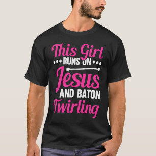 Dieses Mädchen läuft auf Jesus und Baton wirbeln 2 T-Shirt