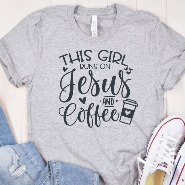 Dieses Mädchen läuft auf Jesus und Kaffee Christli T-Shirt (This Girl Runs On Jesus and Coffee Women's  Heather Grey T-Shirt)