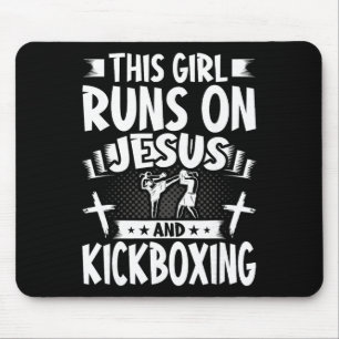 Dieses Mädchen läuft auf Jesus und Kickboxen Mousepad