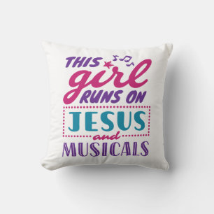 Dieses Mädchen läuft auf Jesus und Musicals Kissen