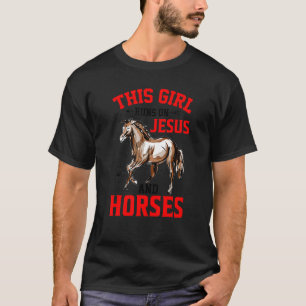 Dieses Mädchen läuft auf Jesus und Pferde Spaß Chr T-Shirt