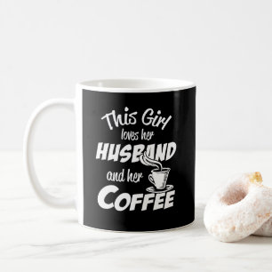 Dieses Mädchen Liebe ihren Mann und ihren Kaffee Kaffeetasse
