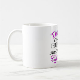 Dieses Mädchen-Lieben ihr Ehemann und ihr Kaffee Kaffeetasse