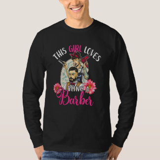 Dieses Mädchen liebt es, ein Blumen-Barbier zu sei T-Shirt