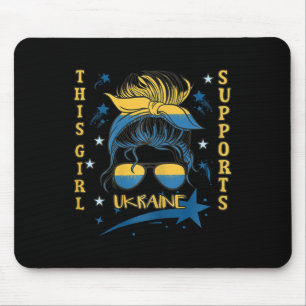 Dieses Mädchen unterstützt Ukraine Messy Bun Flag  Mousepad