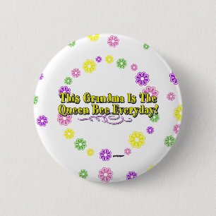 Dieses Oma ist die Königin, die alltägliche Blume  Button